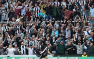 Việt vị cả dặm, sao Newcastle ăn mừng như trúng số trước Liverpool