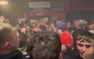 Cảnh tượng CĐV Man Utd làm loạn khi gặp Brentford