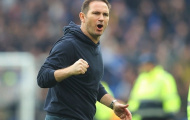 Thầy trò HLV Lampard thoát khỏi nhóm cầm đèn đỏ