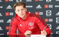 Man Utd công bố bản hợp đồng với tiền vệ 19 tuổi