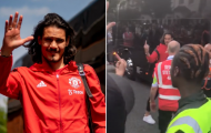 Cực sốc! Cavani giơ 'ngón tay thối' về phía CĐV