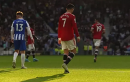 Đau lòng Ronaldo ngồi một mình suốt 20 phút sau khi MU thua tủi hổ