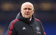 Mike Phelan đang chỉ Ten Hag một số điều cần làm ngay tại OTF