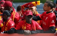 Sadio Mane thoáng đượm buồn trong buổi diễu hành của Liverpool