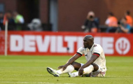 Húc văng sao Man City, Lukaku dính chấn thương