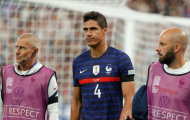 Man Utd lại đau đầu vì Varane