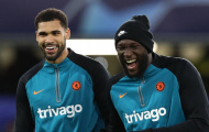 Chelsea rao bán tiền vệ đội một