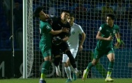 Thủ môn U23 Uzbekistan nhận thẻ đỏ sau pha đánh cùi chỏ