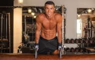 Cơ bụng 6 múi của Ronaldo ở tuổi 37