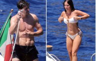 Bà xã Maguire diện bikini cuốn hút