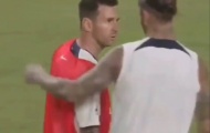 Ramos tắc bóng, Messi lườm mắt nổi giận
