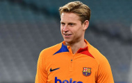 Neville chỉ trích Barca thiếu đạo đức với De Jong