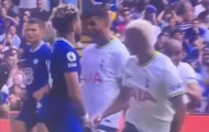 Gỡ hòa phút 90+6, Romero có hành động xấu xí với Reece James