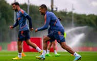 Chưa ra sân, Casemiro đã gây rối loạn cho đối thủ của M.U