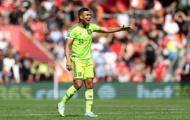 Casemiro bị trung vệ Southampton xỏ háng sau 4 phút vào sân
