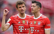 Muller không bắt tay Lewandowski trong đường hầm