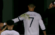 Ronaldo 'phũ' với fan nữ xinh như mộng