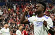 Fan Atletico hành động điên rồ với Vinicius