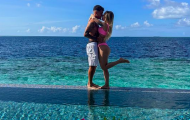 Coutinho giải sầu bên bạn gái bốc lửa