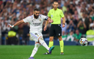 Benzema hụt pen, Real mất ngôi đầu vào tay Barca