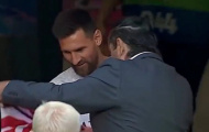 Huyền thoại Bồ Đào Nha xin chữ ký của Messi