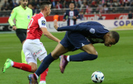Hakimi bị kẹp cổ; Mbappe đấm người rồi ăn đấm