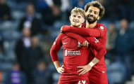 Hành động ấm áp của Salah với Elliott