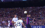 Gerard Pique với pha xử lý ngớ ngẩn khiến Barca ôm hận