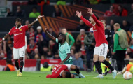 Casemiro nằm sân, Dalot và Lindelof gay gắt
