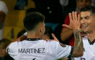 Lisandro Martinez khiến Ronaldo thêm xấu hổ