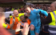 Dean Henderson phát cuồng sau chiến thắng trước Liverpool