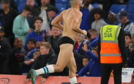Kovacic chỉ còn quần lót trên người sau trận M.U