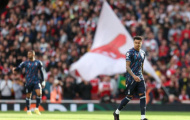 Fan Arsenal hét gì vào mặt Lingard?