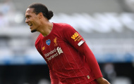 Van Dijk đưa Carragher trở lại mặt đất
