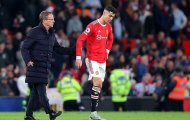 Chê bai Rangnick, Ronaldo chua chát nhận 2 'gáo nước lạnh'