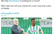 CLB hạng 6 Anh hỏi mua Ronaldo bằng bánh ngọt và bia