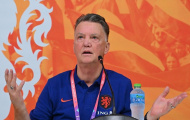Van Gaal giải thích việc trao số áo lạ ở tuyển Hà Lan