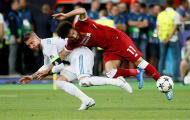 Salah phản ứng thế nào khi chạm mặt Ramos?