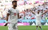 Cầu thủ Iran bật khóc sau khi điền tên vào sử sách