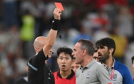 HLV tuyển Hàn Quốc nhận thẻ đỏ sau trận thua Ghana