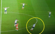 Phản ứng của hàng thủ tuyển Anh khi Maguire cầm bóng