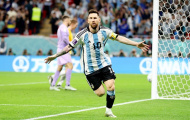 Argentina vào tứ kết World Cup 2022, Messi 'bỏ' ăn mừng trận 1.000
