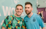 Tiền vệ Australia không đá phút nào vẫn đổi được áo với Messi