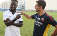 Vị khách đặc biệt xuất hiện ở buổi tập của Arsenal
