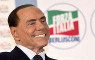 Berlusconi hứa thưởng một chiếc xe buýt 'đầy gái bán dâm' cho cầu thủ