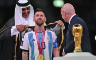 Điều ít ai biết về chiếc áo choàng vua ban cho Lionel Messi