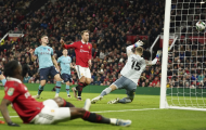 Gary Neville ngả mũ với Wan-Bissaka