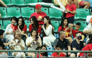 Dàn mỹ nhân rạng rỡ cổ vũ đoàn quân thầy Park; “Việt Nam chỉ thắng nhờ vào trọng tài'