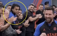 Biểu cảm của em trai Mbappe khi Messi trở lại