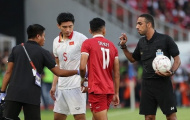 CĐV 'gây bão' với Văn Hậu; Báo Indonesia chỉ trích trọng tài
